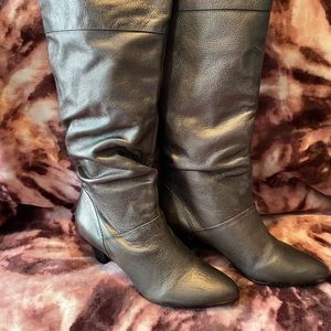 Beautiful Boss and Company boots 👢